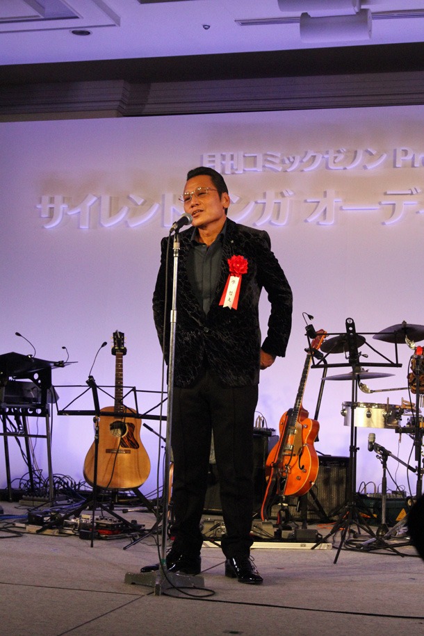 「サイレントマンガには反対ですけども」と嘯き、会場を沸かす原哲夫。