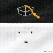 「暗殺教室×ALOYE 2 殺せんせー刺繍Tシャツ」（ブラック×ホワイト）胸元に刺繍であしらわれた真顔の殺せんせー。(c)松井優征／集英社・アニメ「暗殺教室」製作委員会