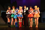 「美少女戦士セーラームーン ～Petite Etrangere～」上海公演初日上演前の様子。（C）武内直子・PNP／ミュージカル「美少女戦士セーラームーン」製作委員会2014