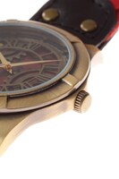 エドワードモデルの腕時計。(c)Hiromu Arakawa/SQUARE ENIX