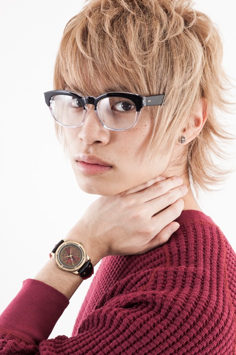 エドワードモデルの腕時計の着用イメージ。(c)Hiromu Arakawa/SQUARE ENIX