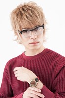 エドワードモデルの腕時計の着用イメージ。(c)Hiromu Arakawa/SQUARE ENIX