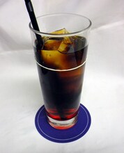 ドリンク「千早群像」(c)Ark Performance／少年画報社・アルペジオパートナーズ