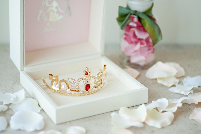 「美少女戦士セーラームーン　セレニティ・クリスタル・ウエディングティアラ」(c) 武内直子・PNP・東映アニメーション　(C) Naoko Takeuchi