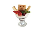 「よつばとダンボーカフェ」で提供されるコラボパフェ。(c)KIYOHIKO AZUMA/YOTUBA SUTAZIO