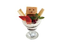 「よつばとダンボーカフェ」で提供されるコラボパフェ。(c)KIYOHIKO AZUMA/YOTUBA SUTAZIO
