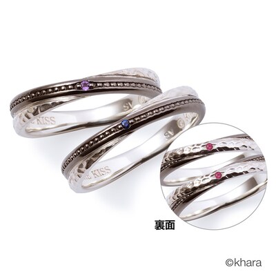 「第13号機 クロッシング シルバーリング」は紫のアメジストを埋め込んだものがシンジモデル、青のサファイアがセットされたものがカヲルモデル。