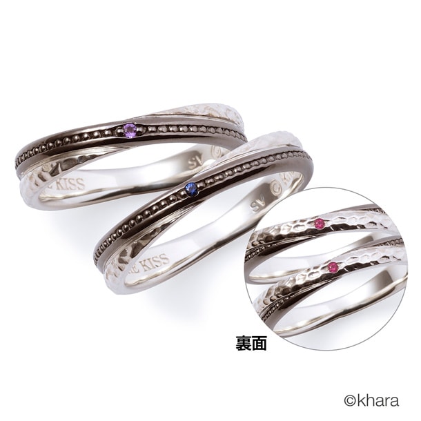 「第13号機 クロッシング シルバーリング」は紫のアメジストを埋め込んだものがシンジモデル、青のサファイアがセットされたものがカヲルモデル。