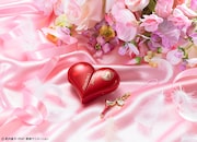 「Heart × セーラームーン コラボレーションセット(携帯電話本体+デコレーションキット)」(c)武内直子・PNP・東映アニメーション (c)Naoko Takeuchi