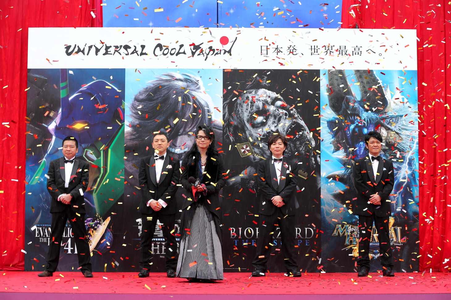 今週の人気画像7位は「袴姿のHYDE、USJ『クールジャパン』イベントに光臨」より、「ユニバーサル・クールジャパン」のオープニングセレモニーの様子。写真左より大月俊倫、和田丈嗣、HYDE、川田将央、辻本良三。