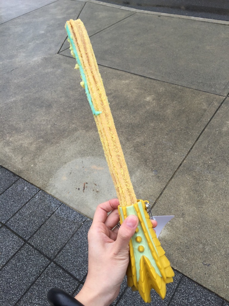 「モンスターハンター・ザ・リアル」にあわせて販売される「ジンオウガの尻尾チュリトス」。