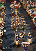 「みんなのフチ子」からbikers brain作「サンバパレード」。(c)タナカカツキ／KITAN CLUB