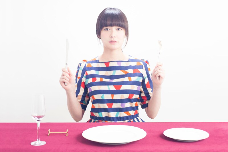 ドラマ「女くどき飯」メインビジュアル (c)峰なゆか/ドラマ「女くどき飯」製作委員会・MBS