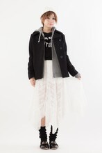 「月島蛍モデルパーカー」の着用イメージ。(c)古舘春一／集英社・「ハイキュー!!」製作委員会・MBS