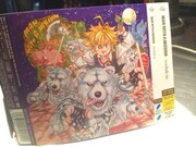 「Seven Deadly Sins」初回生産限定盤に封入される、鈴木央の描き下ろしイラストステッカー。