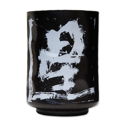 「ばらかもん 湯のみ 星」の表面。(c)ヨシノサツキ/スクウェアエニックス・「ばらかもん」製作委員会