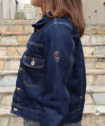 ドラえもんがプリントされた左腕部分。(c)Fujiko-Pro,Shogakukan,TV-Asahi,Shin-ei,and ADK