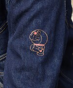 ドラえもんがプリントされた左腕部分。(c)Fujiko-Pro,Shogakukan,TV-Asahi,Shin-ei,and ADK