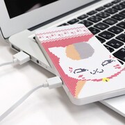 付属のUSBケーブルで蓄電。