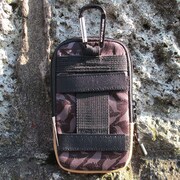 「ハイキュー!!」x「OUTDOOR PRODUCTS」コラボスマホケースカラス柄（モノ）(c)古舘春一／集英社・「ハイキュー!!」製作委員会・MBS