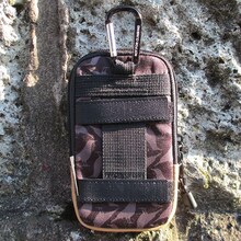 「ハイキュー!!」x「OUTDOOR PRODUCTS」コラボスマホケースカラス柄（モノ）(c)古舘春一／集英社・「ハイキュー!!」製作委員会・MBS