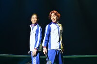 通し稽古より、石田隼演じる大石秀一郎と本田礼生演じる菊丸英二のゴールデン・ペア。