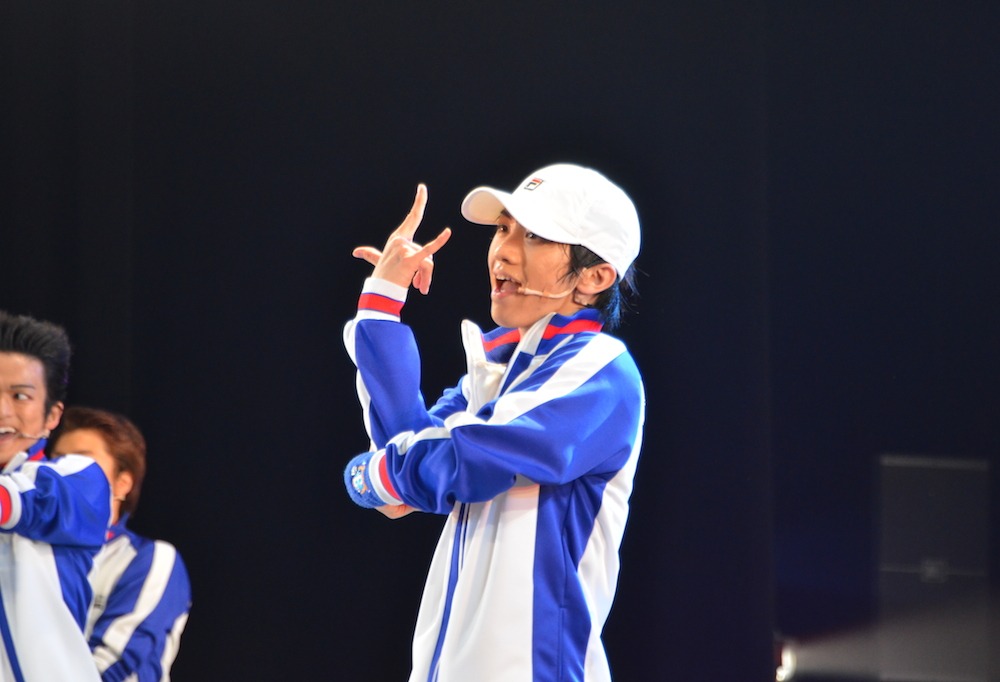 通し稽古より、カーテンコール曲を披露する越前リョーマ役の古田一紀。
