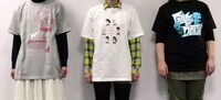 サイン会参加権付きTシャツを着用した様子。