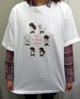 「僕はお姫様になれない」に登場するお姫様たちがキュートに描かれた「恋するお姫様Tシャツ」。