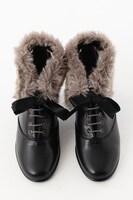 折原臨也モデルのシューズ (c)2014 成田良悟/KADOKAWAアスキー・メディアワークス刊/池袋ダラーズ