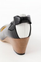 平和島静雄モデルのシューズ (c)2014 成田良悟/KADOKAWAアスキー・メディアワークス刊/池袋ダラーズ