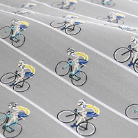 グッズの柄。(c)渡辺航(週刊少年チャンピオン)/弱虫ペダルGR製作委員会