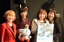 （左から）源しずか（旧シリーズ）役・野村道子、ドラえもん役・水田わさび、野比のび太役・大原めぐみ、野比のび太（旧シリーズ）役・小原乃梨子。