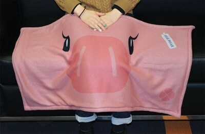 「ホークのあったかニットブランケット」 (c)鈴木央/講談社