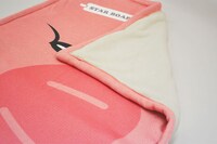 「ホークのあったかニットブランケット」 (c)鈴木央/講談社