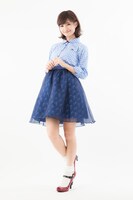 「モノグラムリバーシブルスカート 第13号機モデル」の着用例。(c)カラー