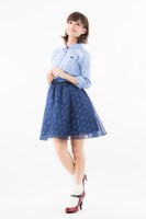 「モノグラムリバーシブルスカート 第13号機モデル」の着用例。(c)カラー