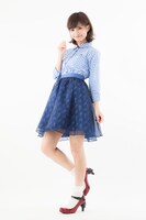 「モノグラムリバーシブルスカート 第13号機モデル」の着用例。(c)カラー