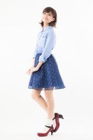 「モノグラムリバーシブルスカート 第13号機モデル」の着用例。(c)カラー