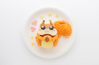 「餃子入り！ラブリーぷっきゅーサンド」780円。バターロールに鉄なべ餃子とたまごをサンドし、トマト味のマッシュポテトでデコレーション。(c)HAKUSENSHA, all rights reserved.　(c)MIZUHO KUSANAGI/HAKUSENSHA　