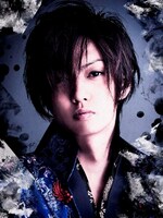 喜矢武豊（ゴールデンボンバー）演じる鬼宿。(c)渡瀬悠宇／小学館