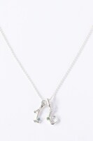 「1」と「6」を組み合わせたネックレス。(c)寺嶋裕二・講談社/2014「ダイヤのA」製作委員会・テレビ東京