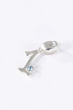 「1」のペンダントトップ(c)寺嶋裕二・講談社/2014「ダイヤのA」製作委員会・テレビ東京