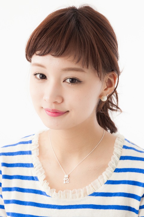 「1」と「2」を組み合わせたネックレスの着用例。(c)寺嶋裕二・講談社/2014「ダイヤのA」製作委員会・テレビ東京