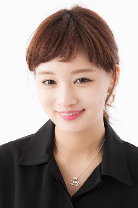 「2」と「18」を組み合わせたネックレスの着用例。(c)寺嶋裕二・講談社/2014「ダイヤのA」製作委員会・テレビ東京