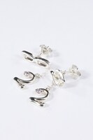 御幸一也モデルのピアス。(c)寺嶋裕二・講談社/2014「ダイヤのA」製作委員会・テレビ東京