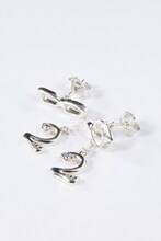 御幸一也モデルのピアス。(c)寺嶋裕二・講談社/2014「ダイヤのA」製作委員会・テレビ東京