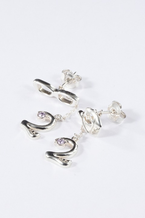 御幸一也モデルのピアス。(c)寺嶋裕二・講談社/2014「ダイヤのA」製作委員会・テレビ東京