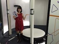 いち早く3Dスキャナを体験したあさのますみ。