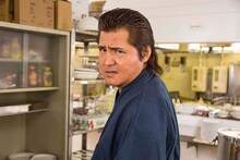 竹内力扮する学食のオヤジ。(c)2015 映画「ヒロイン失格」製作委員会 (c)幸田もも子／集英社